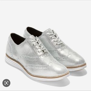 Like New Cole Haan Original Grand Wing II Dusty Silver